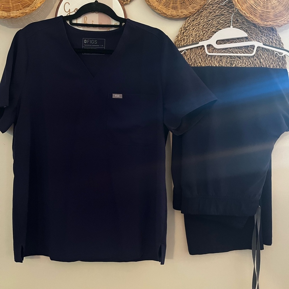 FIGS XL Navy Scrub Set